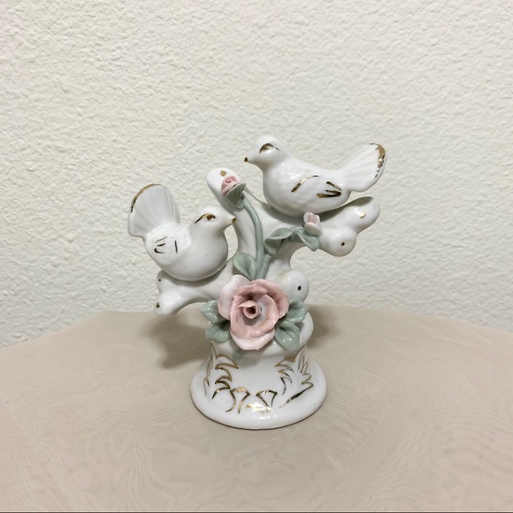 Vintage rose birds